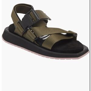 New in box Ganni Performance Webbing Strappy
Sport Sandal (Women)Grosgrain
Sz 39